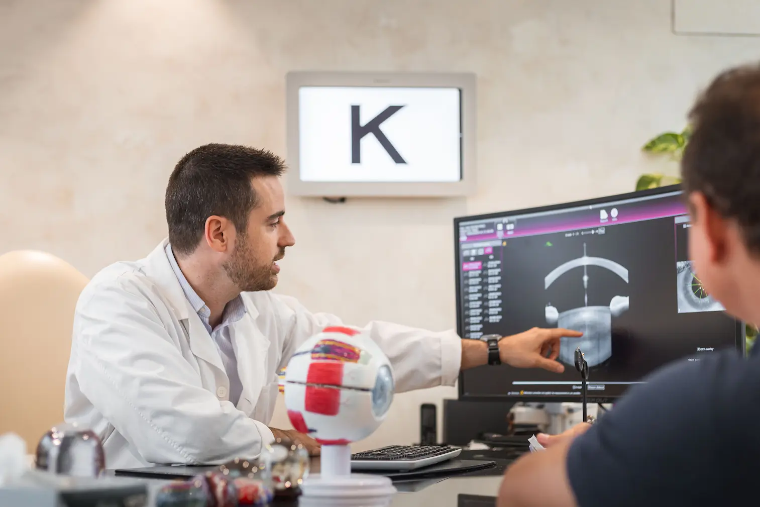 ¿Cirugía refractiva láser o lentes intraoculares?